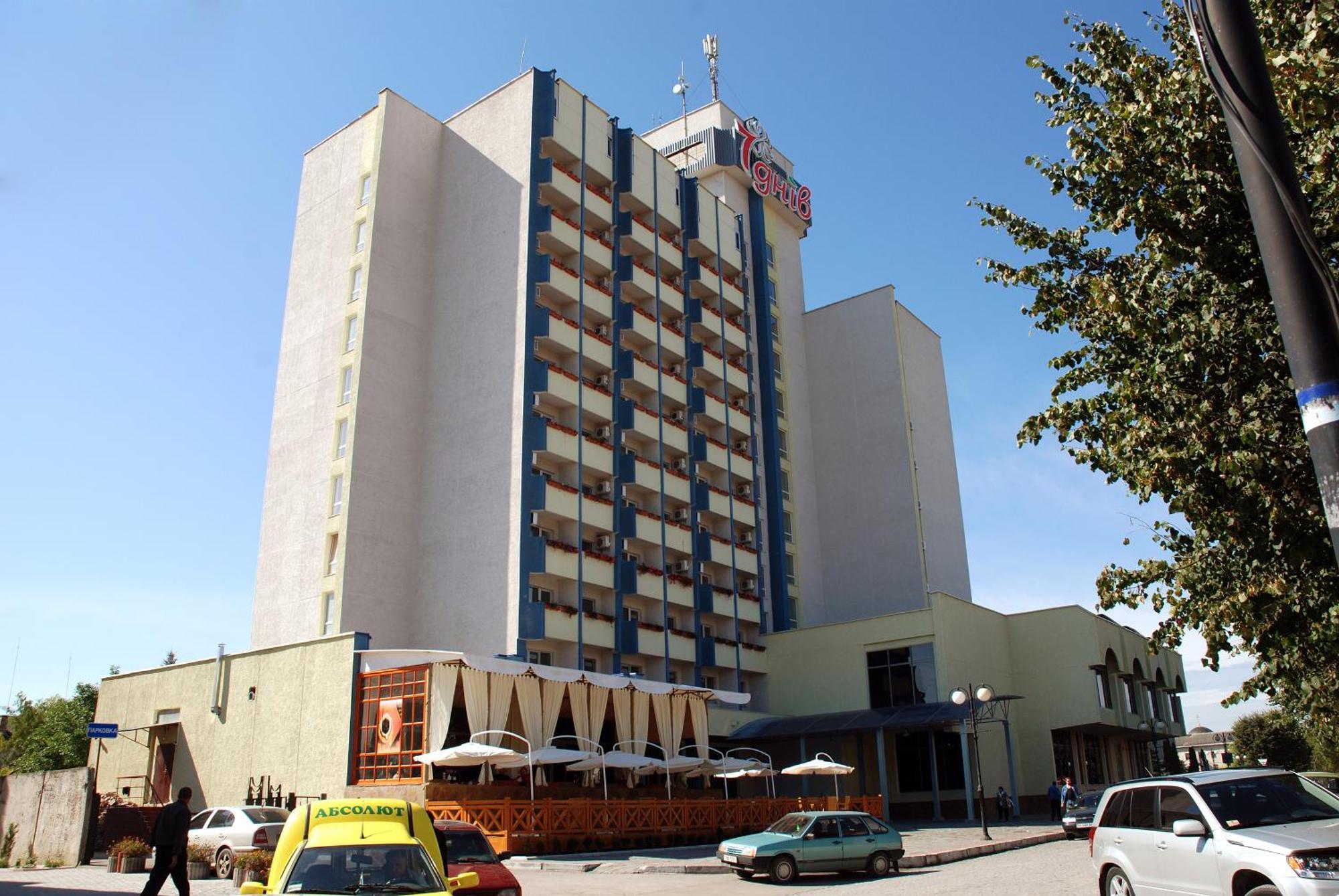 7 Days Hotel Kamyanets-Podilskyi Extérieur photo