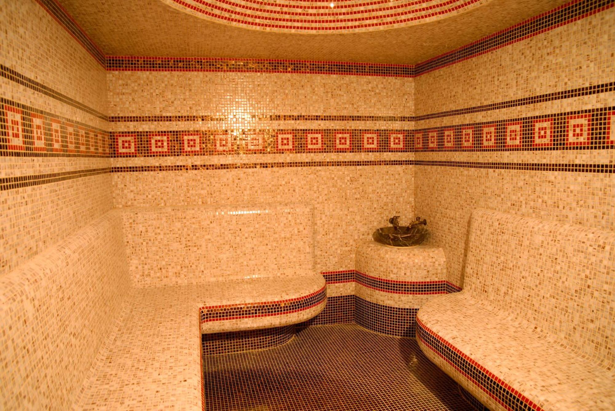 7 Days Hotel Kamyanets-Podilskyi Extérieur photo