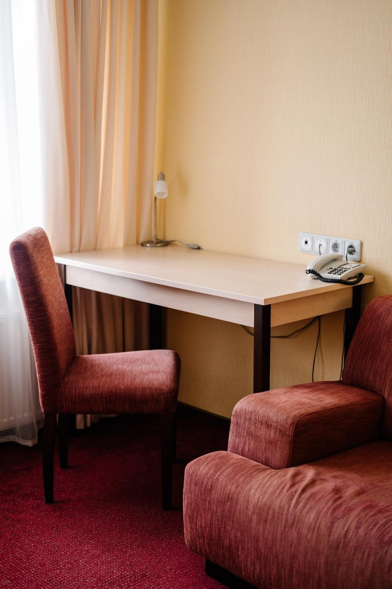 7 Days Hotel Kamyanets-Podilskyi Extérieur photo