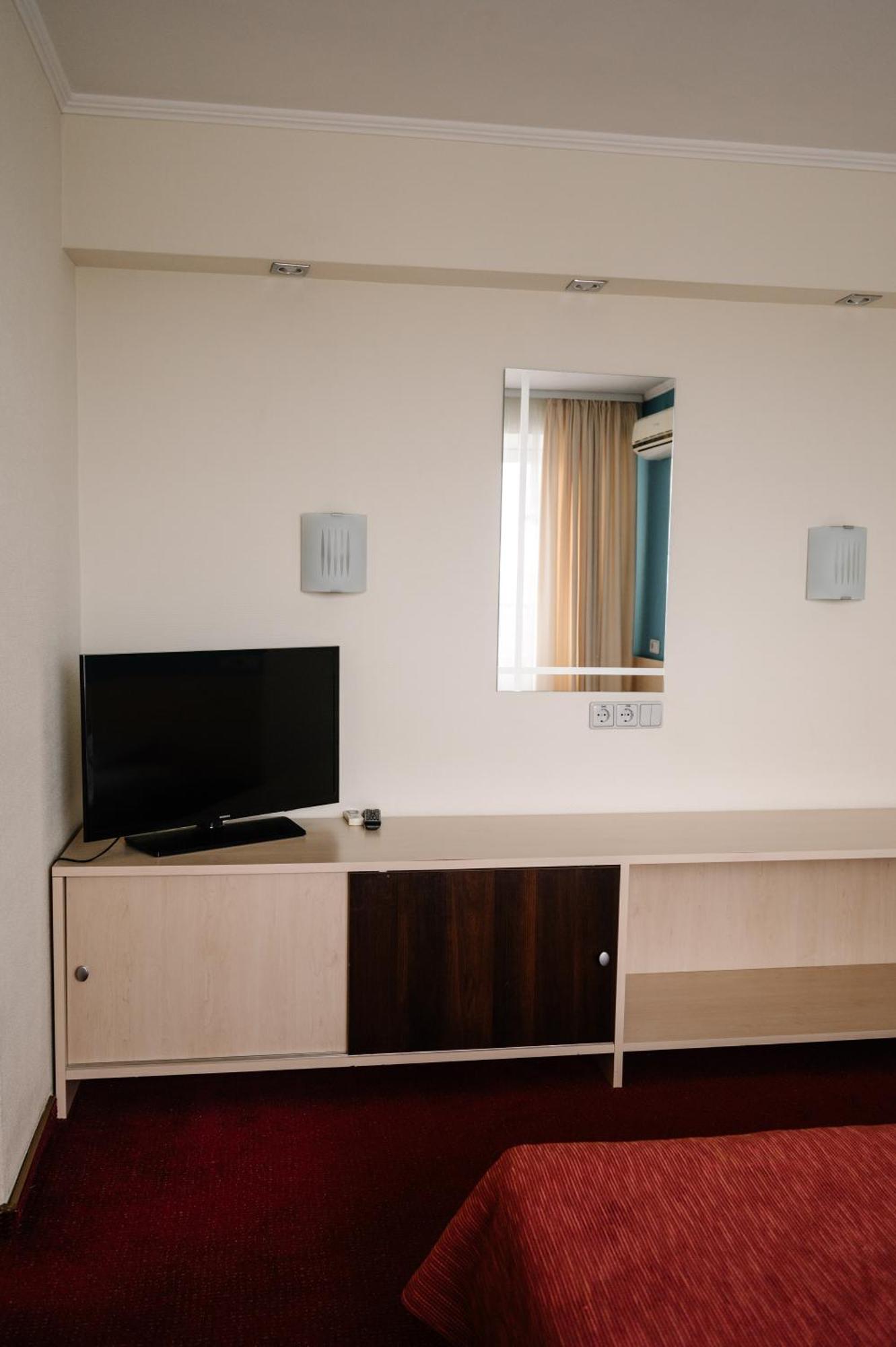 7 Days Hotel Kamyanets-Podilskyi Extérieur photo