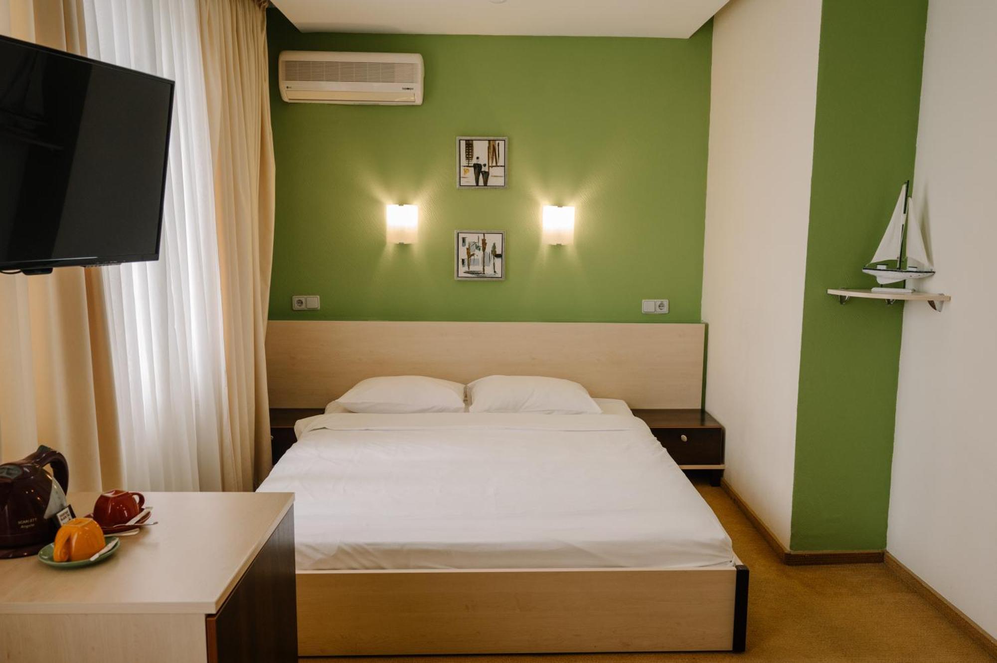7 Days Hotel Kamyanets-Podilskyi Extérieur photo